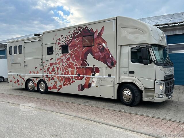 Camión para ganado Volvo FM Pferdetransporter 5 Pferde Popout Solar
