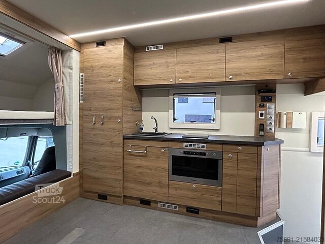 Camión para ganado Volvo FM Pferdetransporter 5 Pferde Popout Solar