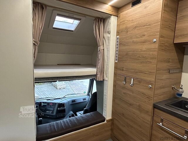 Cattle truck Volvo FM Pferdetransporter 5 Pferde Popout Solar