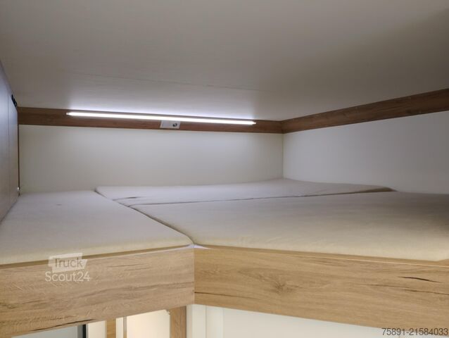 Cattle truck Volvo FM Pferdetransporter 5 Pferde Popout Solar