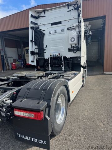 Standard tractor unit Renault T 520