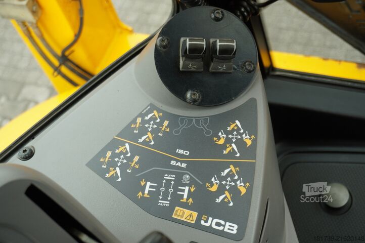 Bager-nakladač JCB 4CX PRO / 3800 MTH! / 2022 / joysticks /