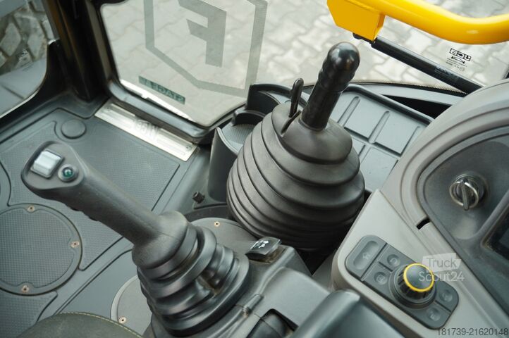 Bager-nakladač JCB 4CX PRO / 3800 MTH! / 2022 / joysticks /