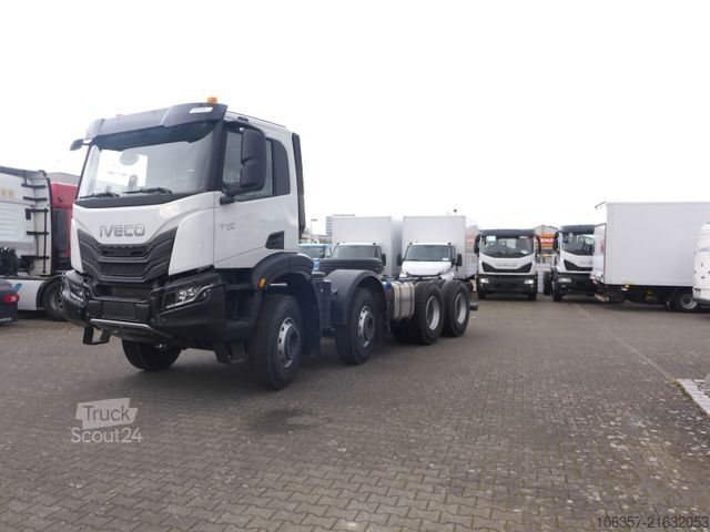 Truck chassis IVECO T-Way AD410T54 8X4 Radstand.4250mm 2-Stück