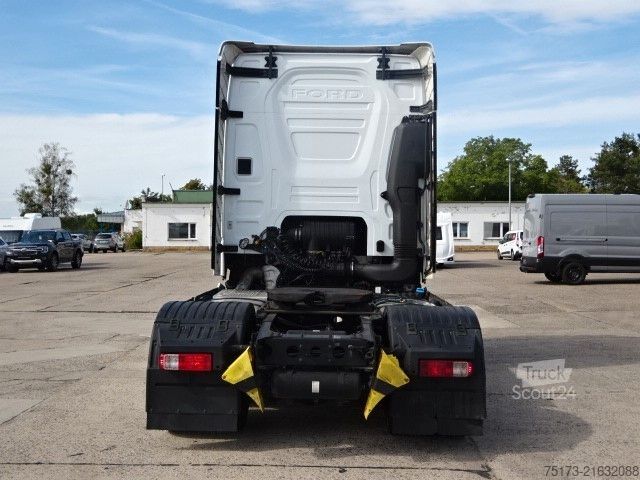 Standard tractor unit FORD F-Max Sattelzugmaschine