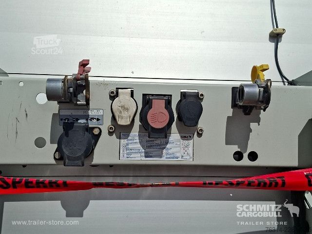 Відкритий напівпричіп з тентом Schmitz Cargobull Curtainsider Mega Getränke