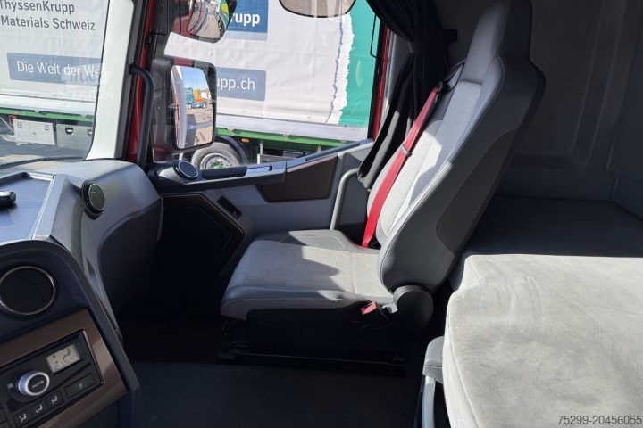 Kuorma-auto umpikorilla Renault T460 Koffer / HB / Swiss-Vehicle