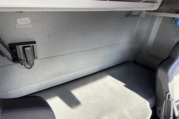 Kuorma-auto umpikorilla Renault T460 Koffer / HB / Swiss-Vehicle