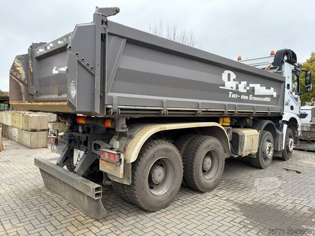 Camião basculante Mercedes-Benz AROCS 3248 8x4 EURO6 WYWROTKA TRÓJSTRONNA Z BOR...