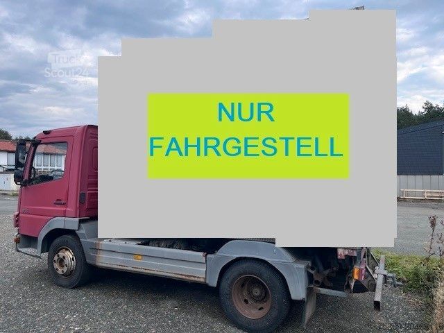 Telaio furgone MERCEDES-BENZ 815 Fahrgestell mit AHK - TÜV NEU -