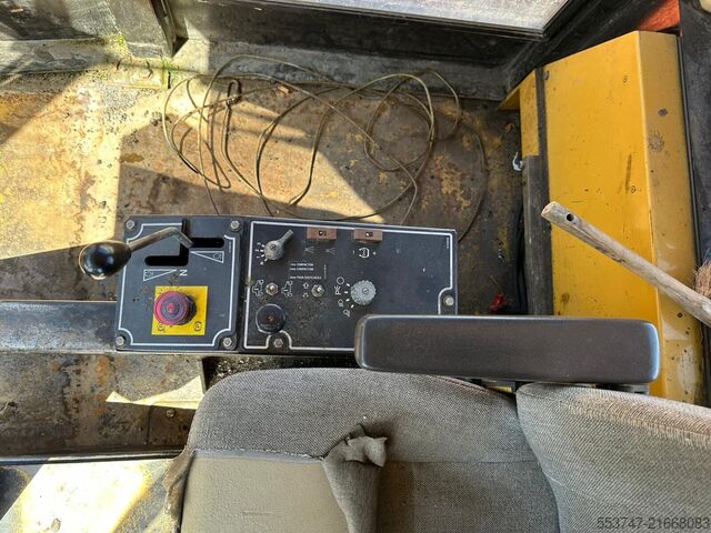 Compactor pe roți Caterpillar PS 300 B