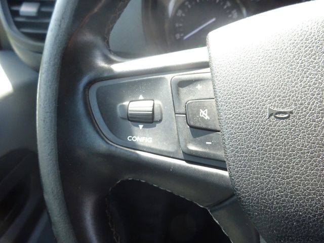 Umpikorja-auto OPEL Vivaro Kasten 120PS Edition M Klima Tempomat AHK