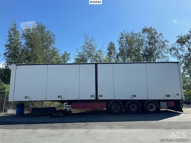 Lagaminas Ekeri Skapsemi w/ full side opening and Carrier aggregat