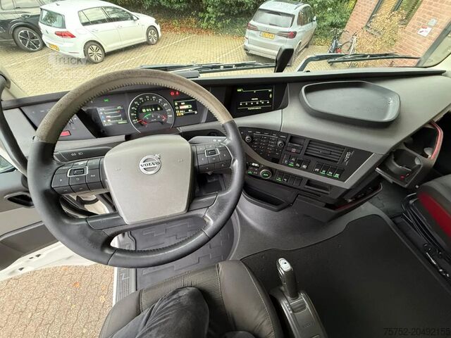 Standard-SZM Volvo FH 500 4x2 Globetrotter Hydraukic Standairco 79...