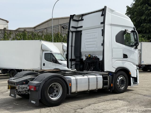 Tracteur routier standard Iveco SWAY 490