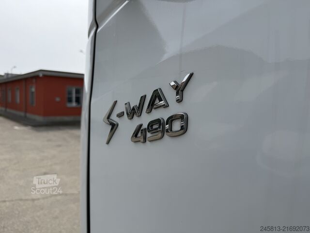 Tracteur routier standard Iveco SWAY 490