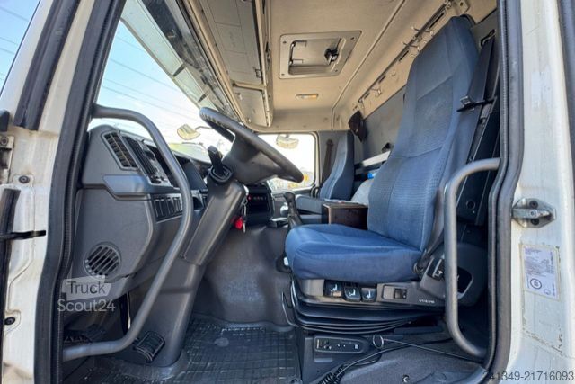 Jeřáb na nákladním automobilu VOLVO FM-400 8x2 HMF2820-6