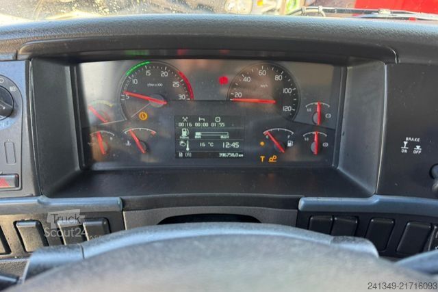 Jeřáb na nákladním automobilu VOLVO FM-400 8x2 HMF2820-6