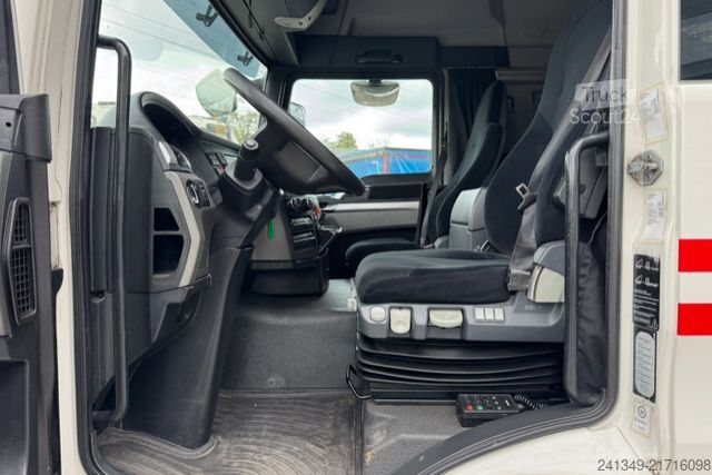 Camión plataforma con toldo MAN TGM 15.340 4x2