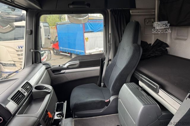 Camión plataforma con toldo MAN TGM 15.340 4x2