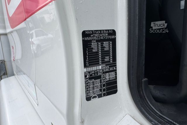 Camión plataforma con toldo MAN TGM 15.340 4x2