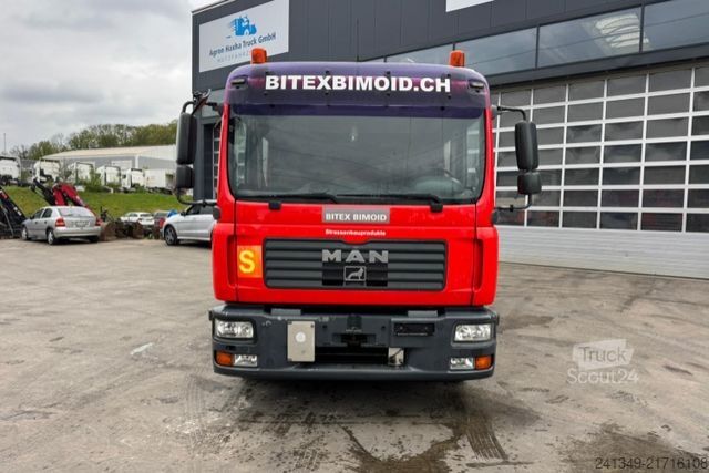 Camión plataforma con toldo MAN TGL 12.240 4x2 ADR