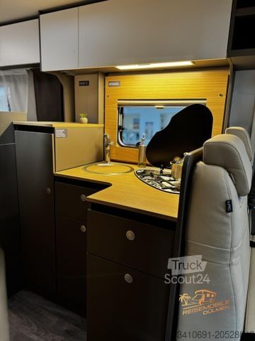 Autorulotă semi-integrată LMC Tourer Lift H 660 G Automatik 70 Jahre Markise