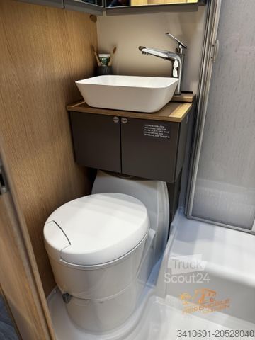 Autorulotă semi-integrată LMC Tourer Lift H 660 G Automatik 70 Jahre Markise