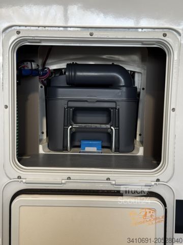 Half-integraal camper LMC Tourer Lift H 660 G GFK RFK LED AGM Ladebooster