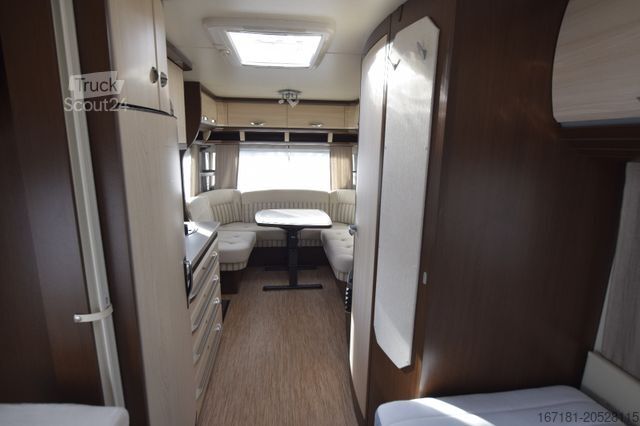 Caravane HOBBY Prestige 495 UL mit Mover und Vorzelt