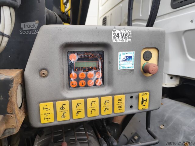 Vilkikas su kranu Iveco EuroCargo 180E25K