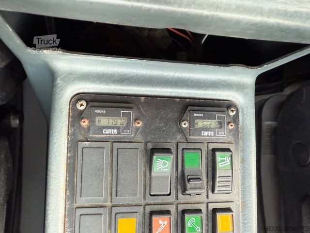 Andre MULTICAR M30 Fumo Carrier H Kommunalhydraulik/4x4/Klima