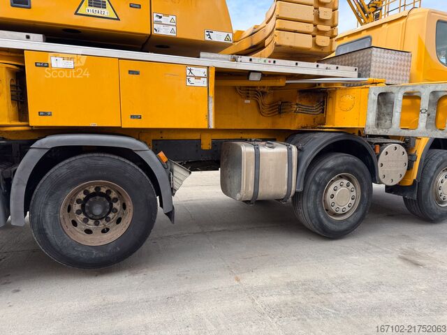 Kravas automašīnai uzstādīts celtnis Liebherr LTF 1045-4.1