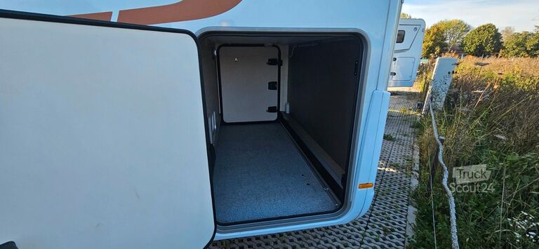 Autocaravana semi-integrada BÜRSTNER Travel Van 620G