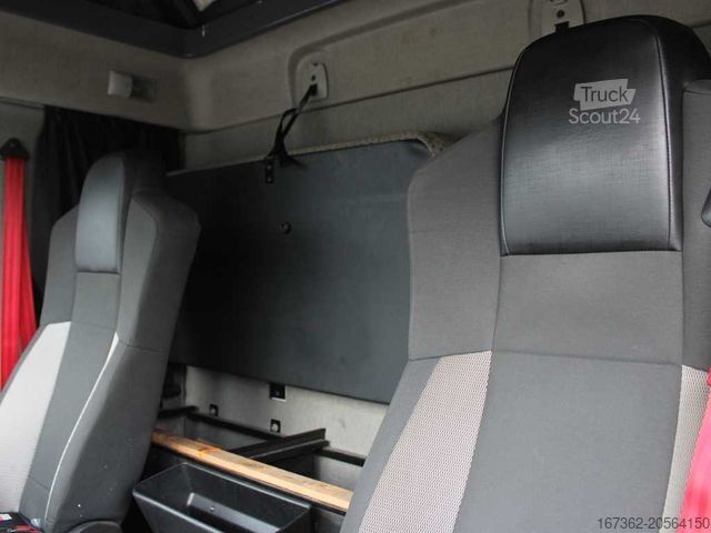 Škatlasti tovornjak RENAULT D12, SLEEPING CABIN, EURO 5