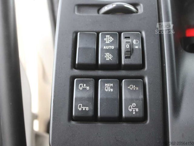 Samochód ciężarowy typu furgon RENAULT D12, SLEEPING CABIN, EURO 5