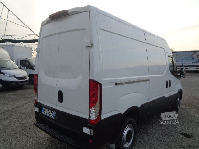 Furgão de painéis IVECO DAILY 35S12 V