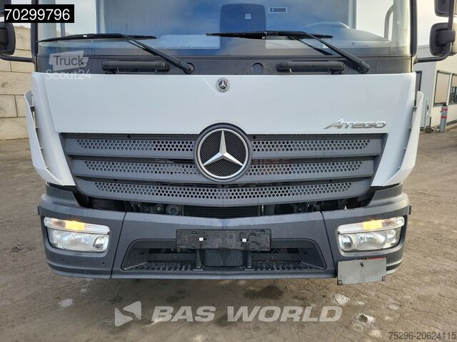 Resväska Mercedes Atego 818 4X2 8tonner Automatic 1000kg Ladebord...
