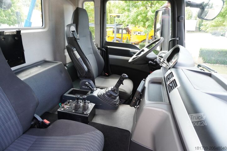 Самоскид MAN TGS 35.400 8×4 HYVA LIFT 32.56 SE hooklift