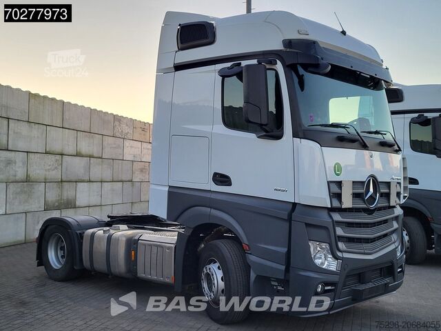 Standaard trekker Mercedes Actros 1851 Actros 4X2 BigSpace 2x Tanks