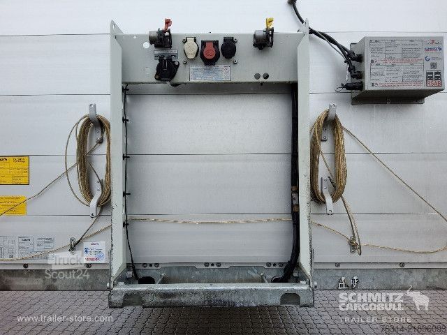 Odprta polprikolica s ponjavo Schmitz Cargobull Curtainsider Standard Getränke
