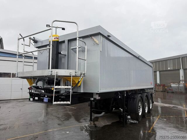 Langendorf SKA 24/31, volquete de aluminio de 25 m³, vehículo nuevo sin matriculación, disponible a  Langendorf SKA 24/31 25 cbm Alu-Mulde Neufahrzeug ohne Zul...
