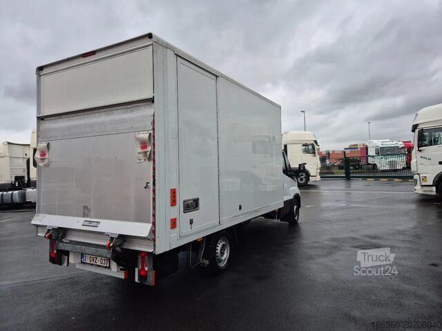 Camión caja Iveco DAILY 35 S 14 A8