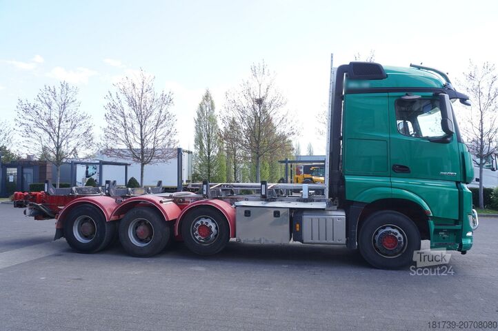 Платформа зі стійками Mercedes-Benz Arocs 3563 8 × 4 / 630 HP /steered axle
