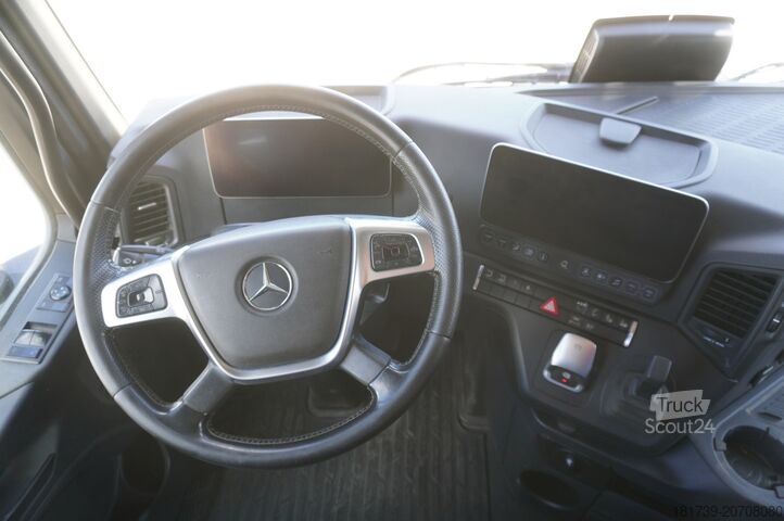 Платформа зі стійками Mercedes-Benz Arocs 3563 8 × 4 / 630 HP /steered axle