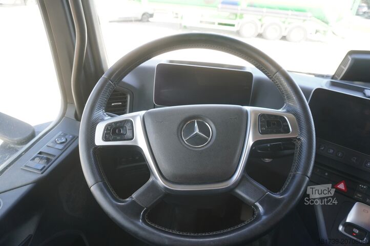 Платформа зі стійками Mercedes-Benz Arocs 3563 8 × 4 / 630 HP /steered axle