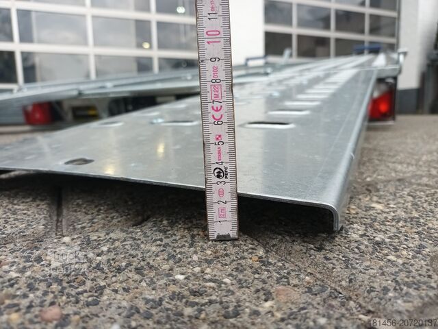 Transporter pojazdów Saris AT 471x202cm ankippbarer Transporter 3 t