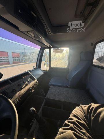 Düz kasa kamyon MAN LE 18.280 Pritsche mit HIAB 133 K PRO/HIPRO Kran