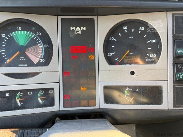 Düz kasa kamyon MAN LE 18.280 Pritsche mit HIAB 133 K PRO/HIPRO Kran