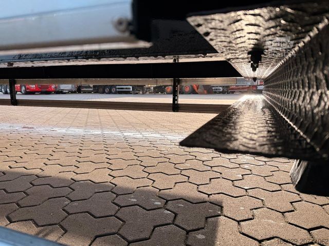 Furgona puspiekabe KRONE SZ - Mega Koffer mit Rampenhalterung